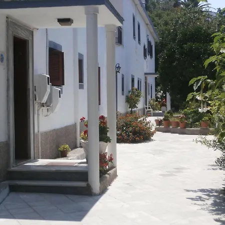 Harry's Bar & 1 Aparthotel Acharavi (Corfu)