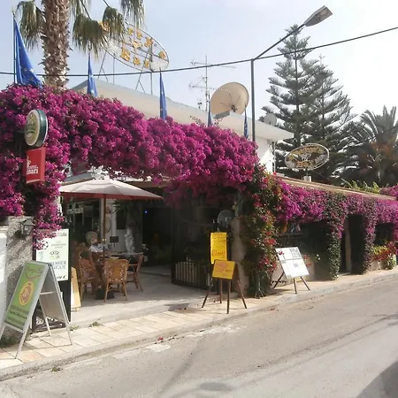 Harry's Bar & 1 Lägenhetshotell 3*