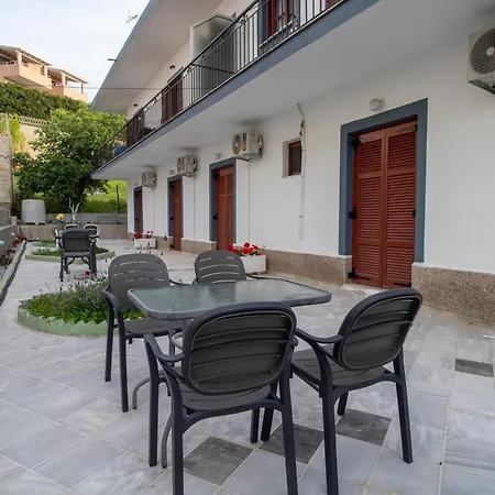 Lejlighedshotel Harry's Bar & 1 3*