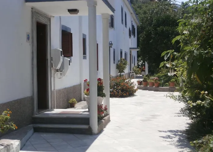 Harry's Bar & 1 Lejlighedshotel Acharavi (Corfu)